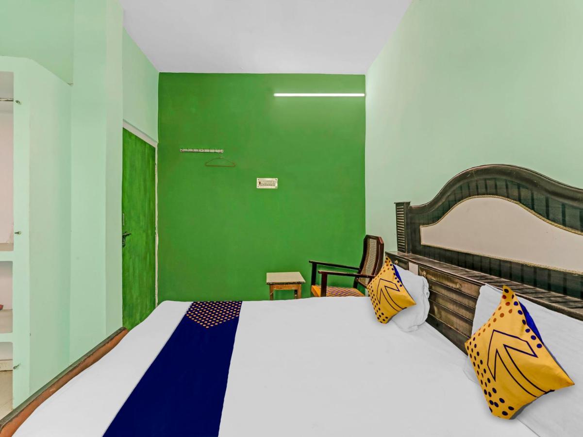 Spot On 81122 Saket Honest Hotel Ayodhya Bagian luar foto